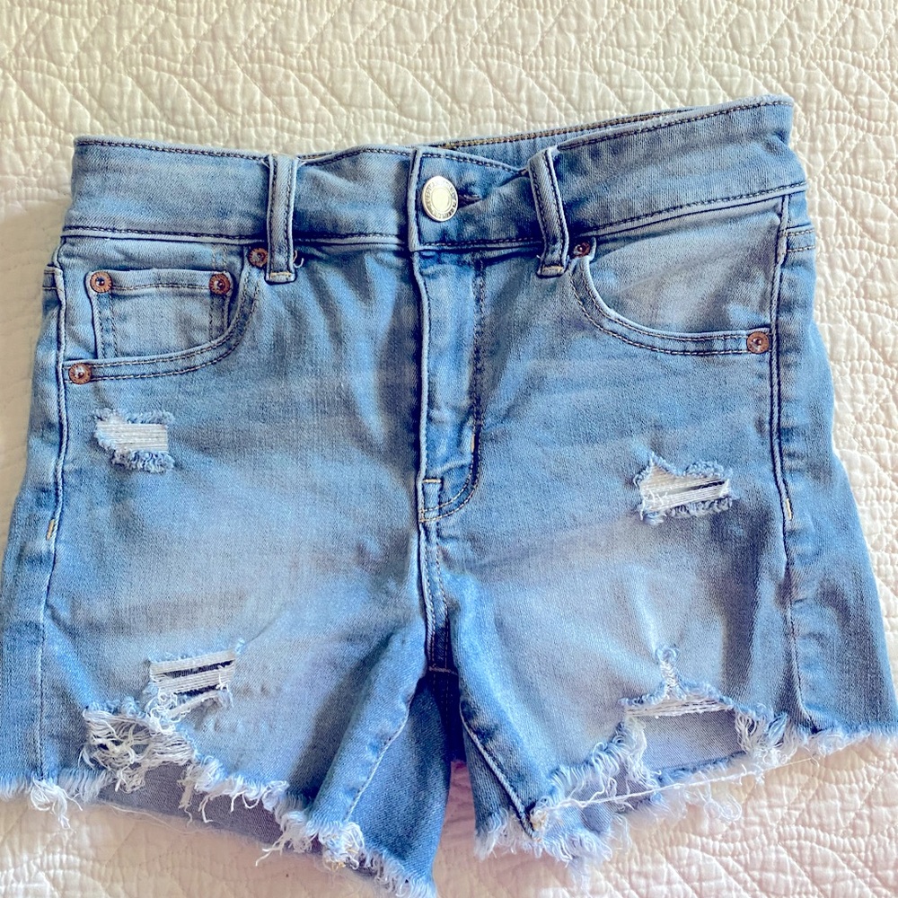 American Eagle distressed denim shorts sz 4